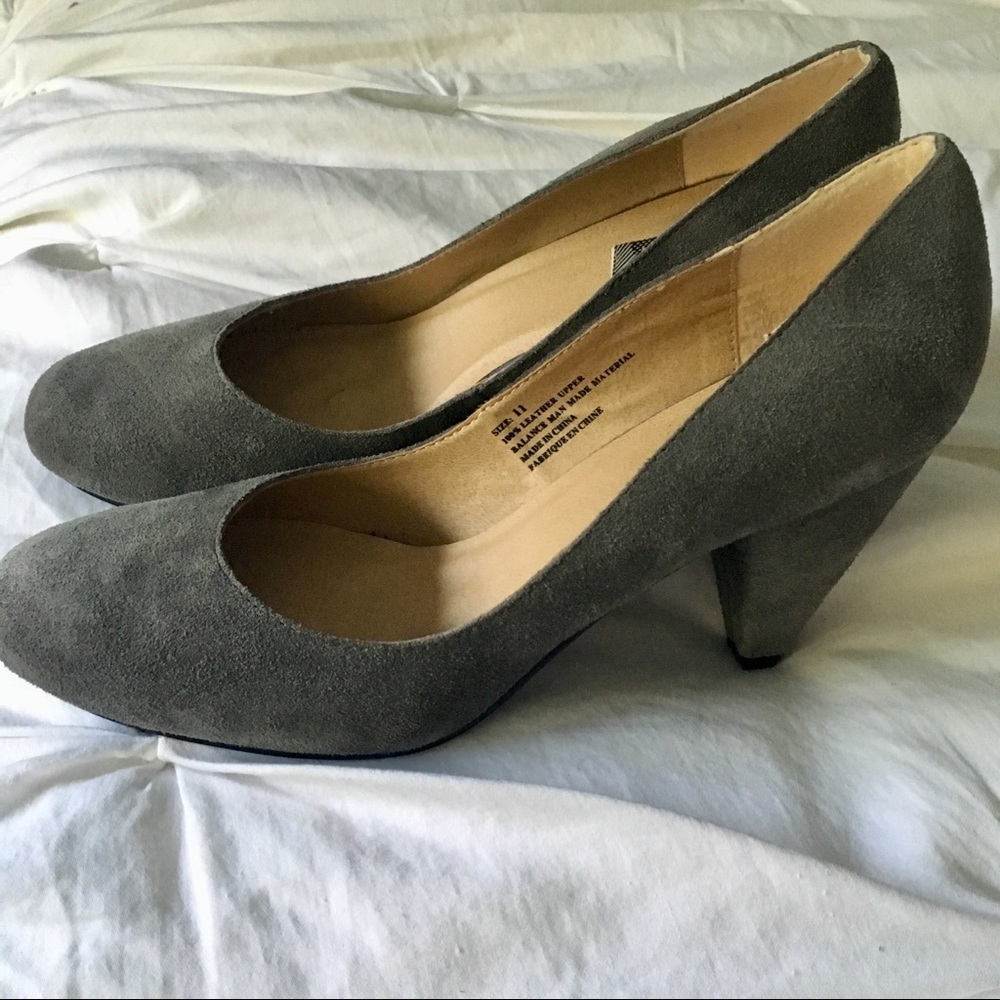 Urban Outfitters gray suede pump- size 11